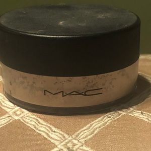Mac Loose Face Powder NC30